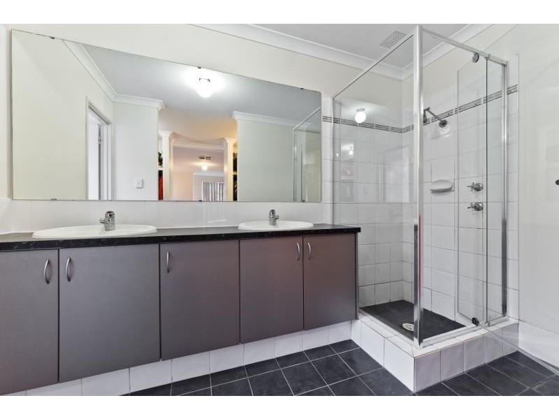 17 Springdale Boulevard, Secret Harbour WA 6173