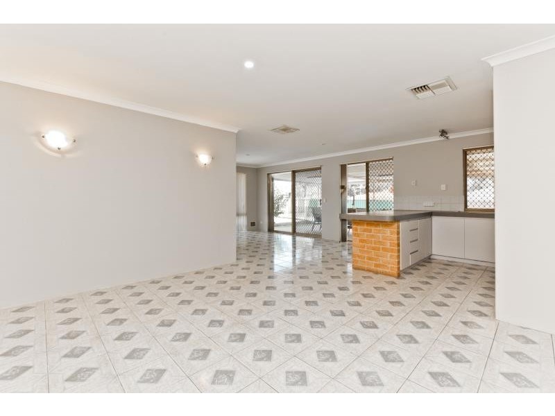 11 Mercer Court, Leda WA 6170