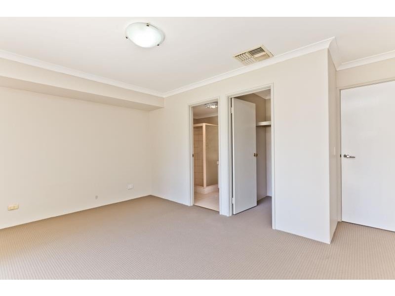 11 Mercer Court, Leda WA 6170