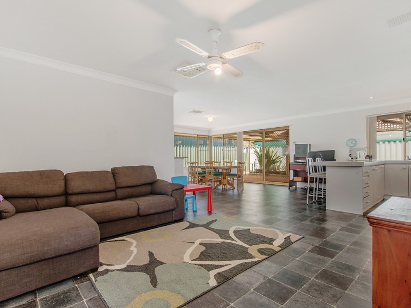 12 Sarah Ann Cres, Warnbro WA 6169