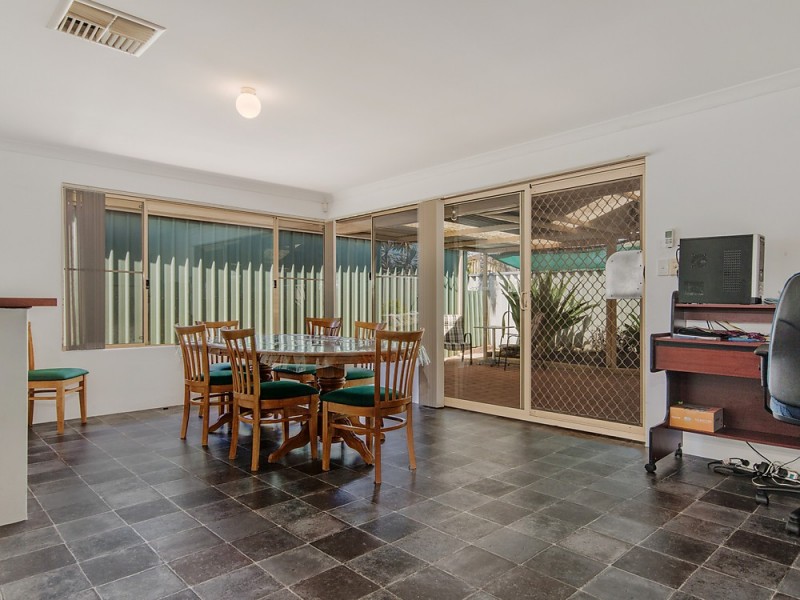 12 Sarah Ann Cres, Warnbro WA 6169