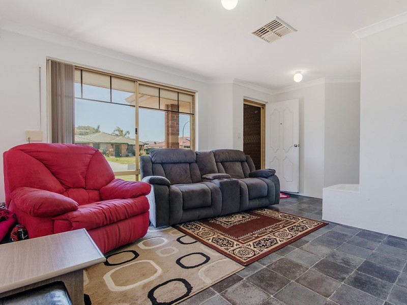 12 Sarah Ann Cres, Warnbro WA 6169