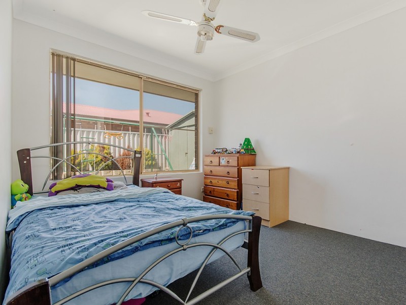 12 Sarah Ann Cres, Warnbro WA 6169