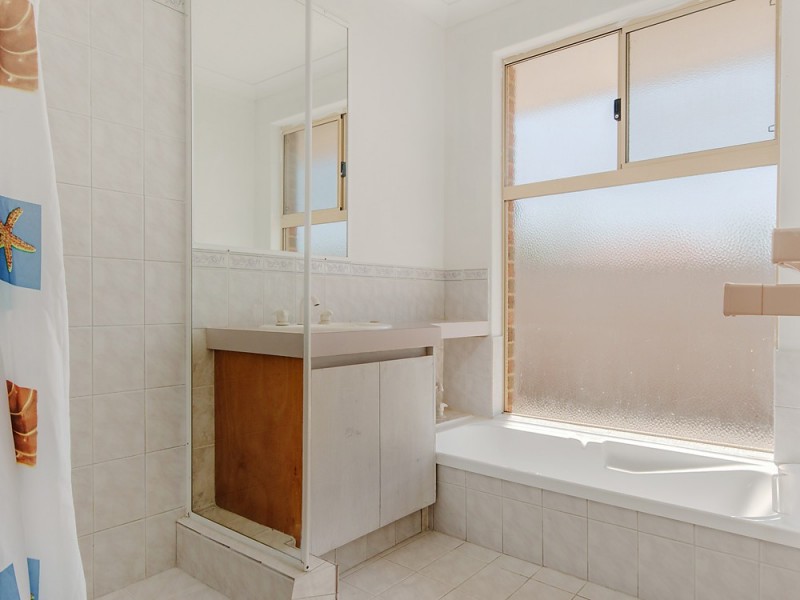 12 Sarah Ann Cres, Warnbro WA 6169