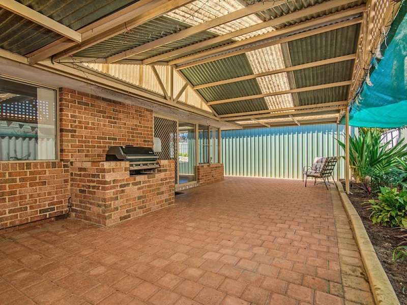 12 Sarah Ann Cres, Warnbro WA 6169