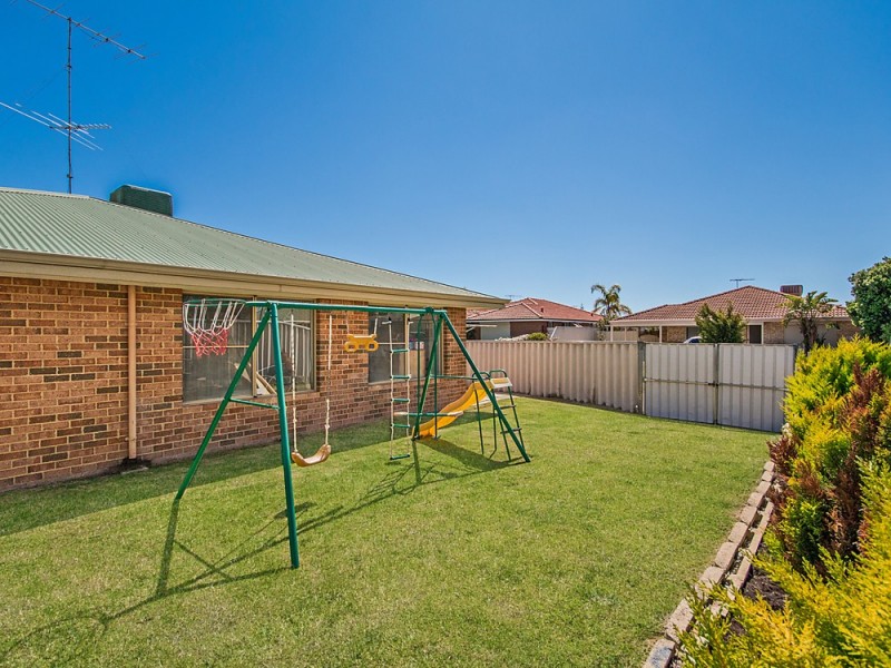 12 Sarah Ann Cres, Warnbro WA 6169