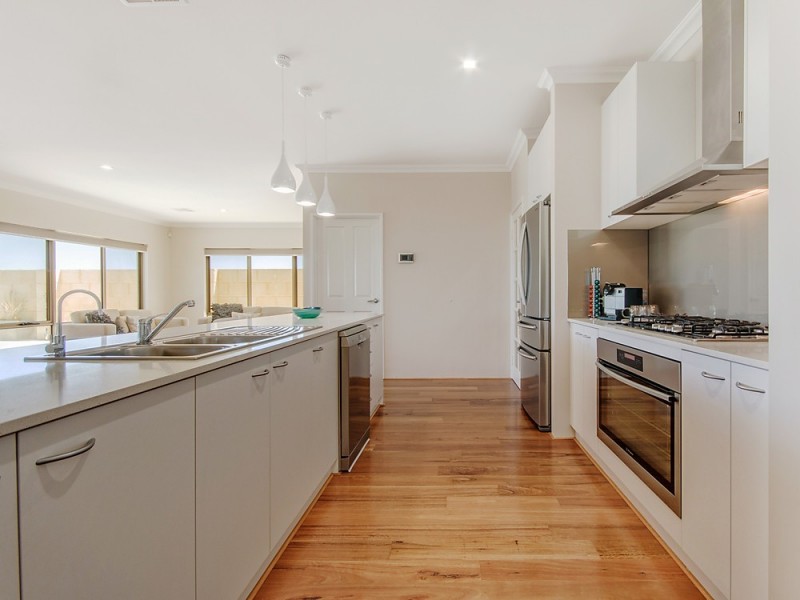 28 Kewarra Bend, Secret Harbour WA 6173