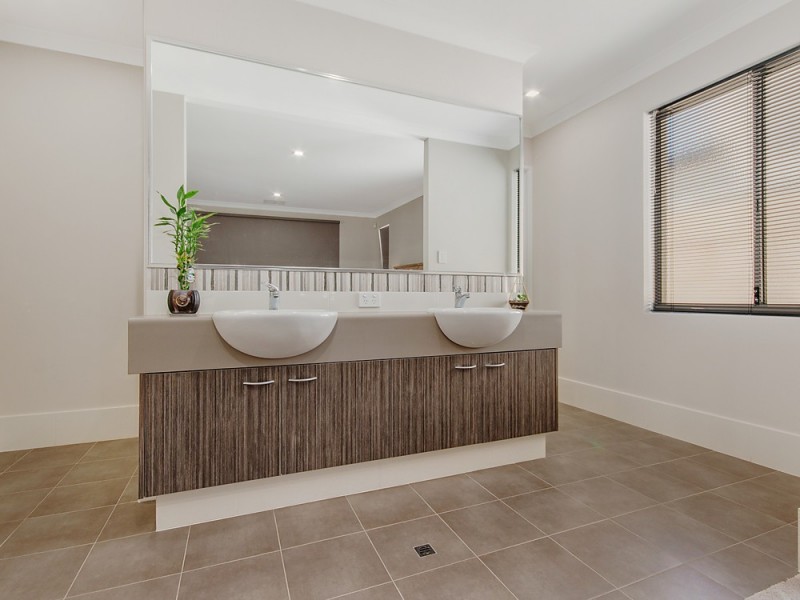 28 Kewarra Bend, Secret Harbour WA 6173