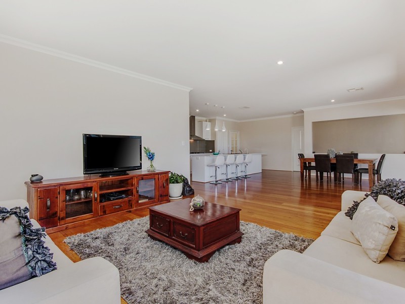 28 Kewarra Bend, Secret Harbour WA 6173