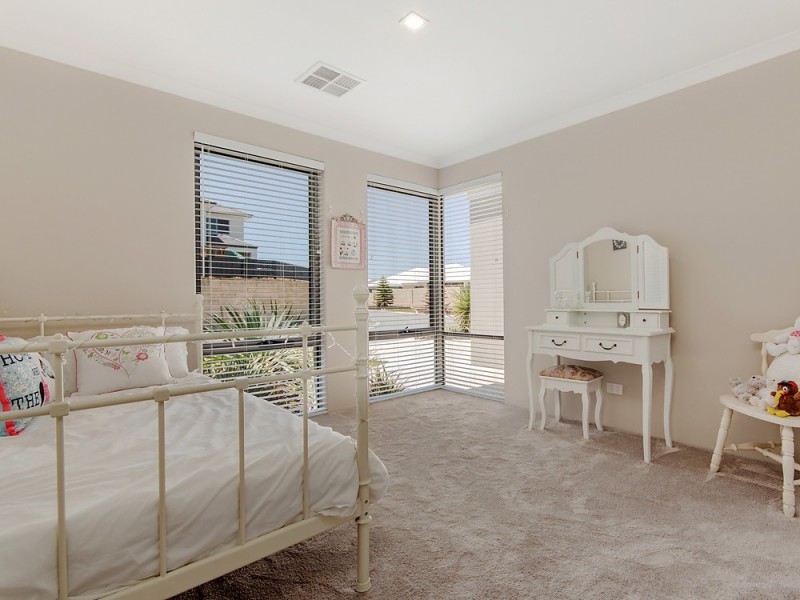 28 Kewarra Bend, Secret Harbour WA 6173