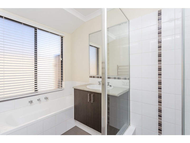 2 D’Arcole Turn, Secret Harbour WA 6173