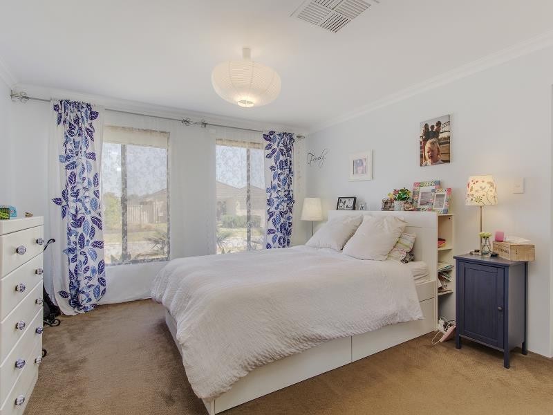 10 Keystone Loop, Secret Harbour WA 6173