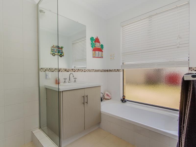 10 Keystone Loop, Secret Harbour WA 6173
