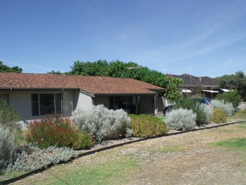 4 Dolphin Road, Safety Bay WA 6169