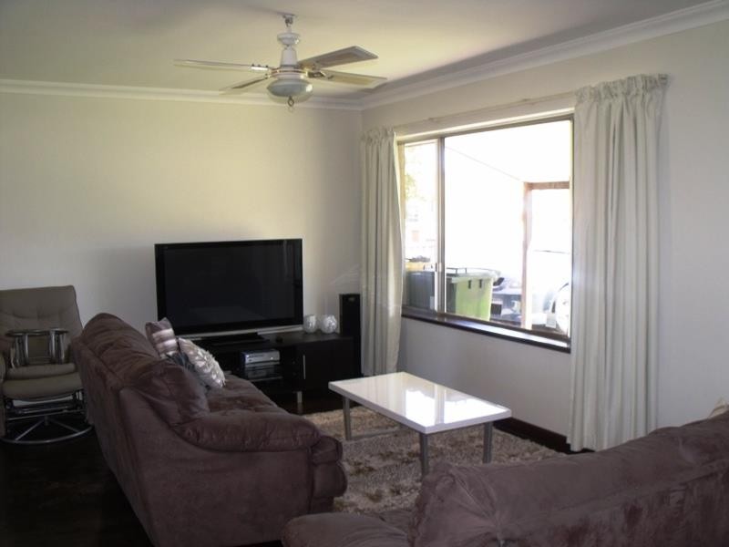 4 Dolphin Road, Safety Bay WA 6169