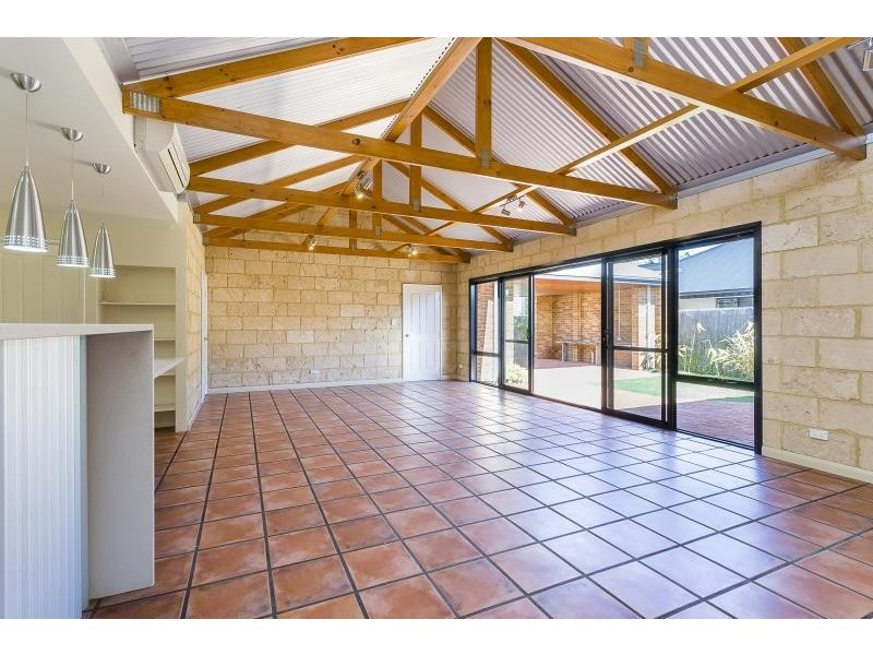22 Kingscliff Ave, Secret Harbour WA 6173