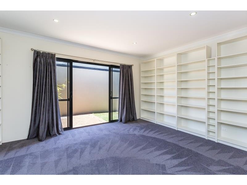 22 Kingscliff Ave, Secret Harbour WA 6173