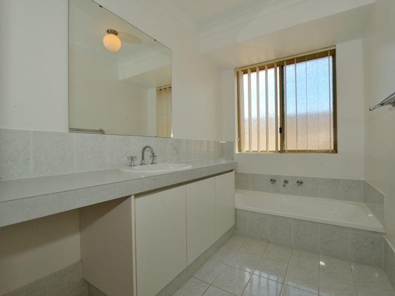 30 Parkland Drive, Warnbro WA 6169