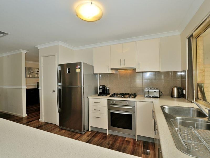 30 Parkland Drive, Warnbro WA 6169