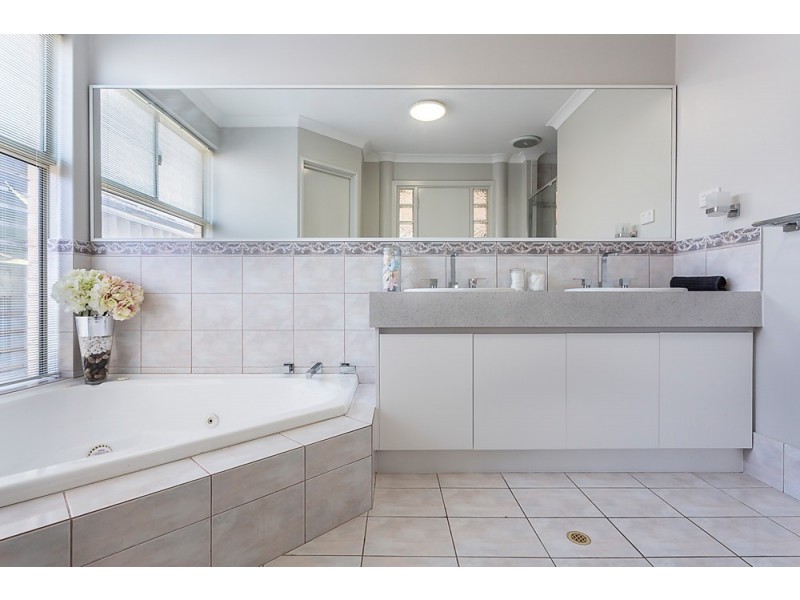 17 Sao Jorge Green, Secret Harbour WA 6173