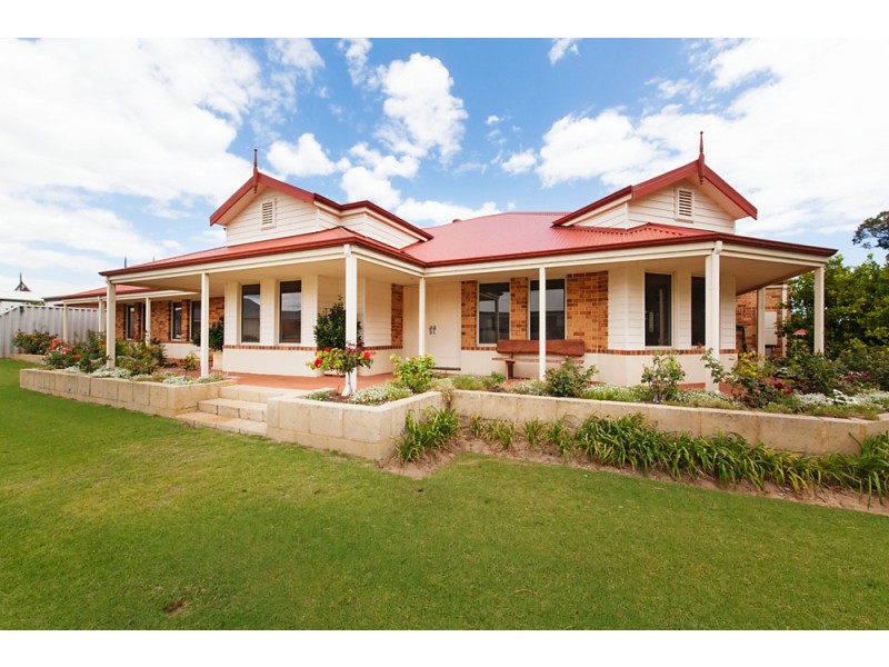 8 Greeson Parkway, Secret Harbour WA 6173