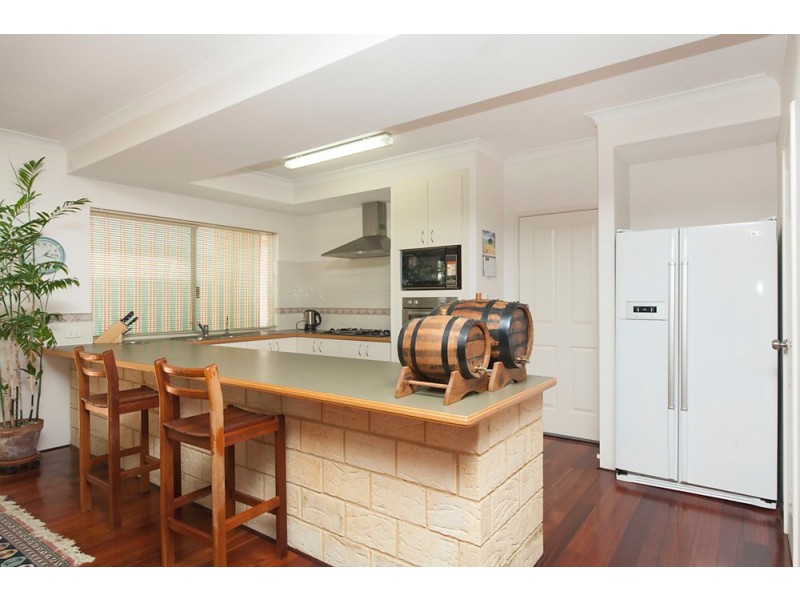 8 Greeson Parkway, Secret Harbour WA 6173