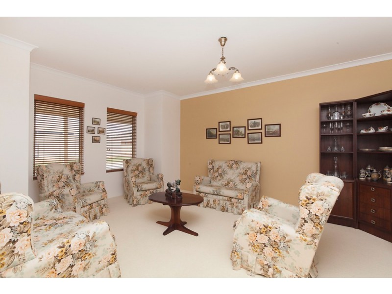 8 Greeson Parkway, Secret Harbour WA 6173