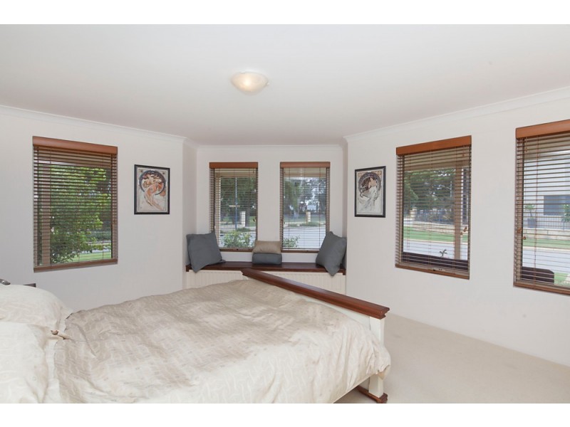 8 Greeson Parkway, Secret Harbour WA 6173