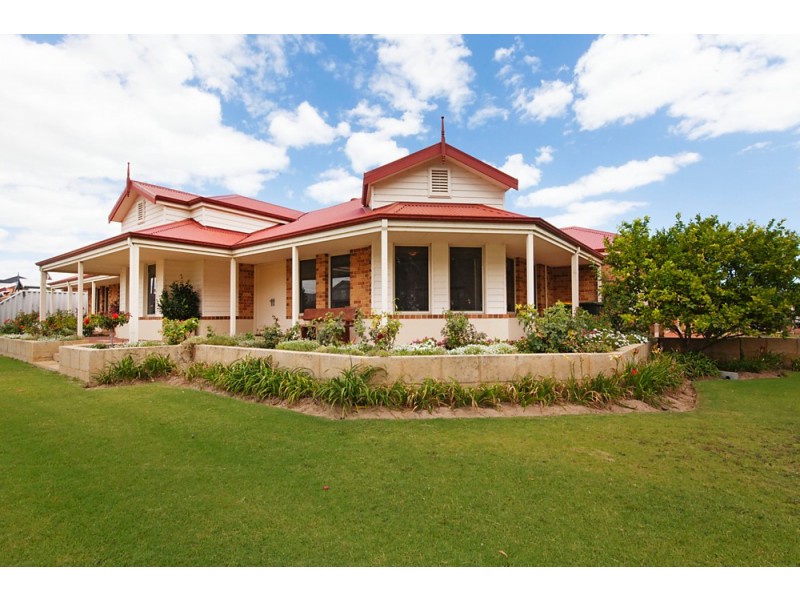 8 Greeson Parkway, Secret Harbour WA 6173