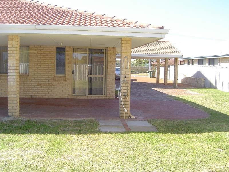 12 Woodlands Road, Golden Bay WA 6174