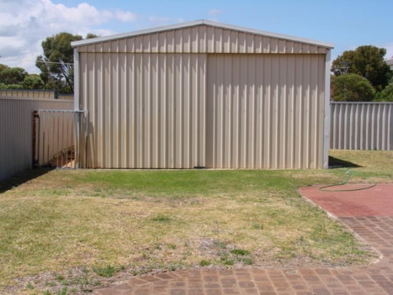 12 Woodlands Road, Golden Bay WA 6174