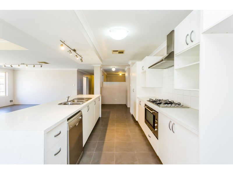 4 Santalum Circus, Halls Head WA 6210