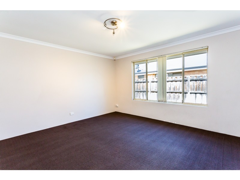4 Santalum Circus, Halls Head WA 6210