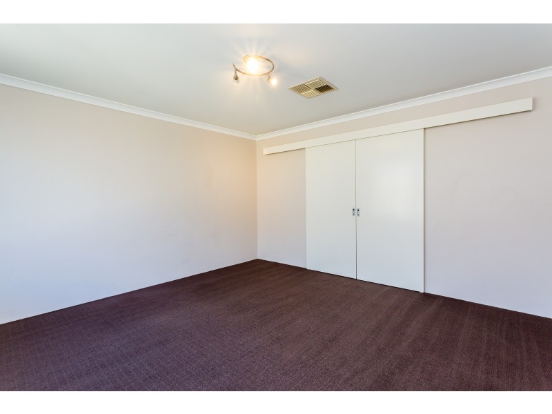 4 Santalum Circus, Halls Head WA 6210