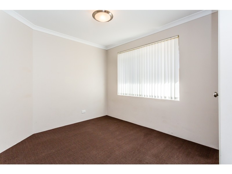 4 Santalum Circus, Halls Head WA 6210