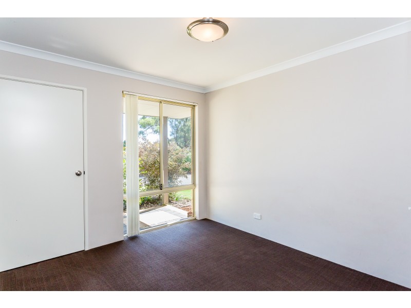 4 Santalum Circus, Halls Head WA 6210