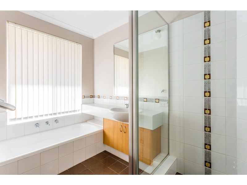 4 Santalum Circus, Halls Head WA 6210