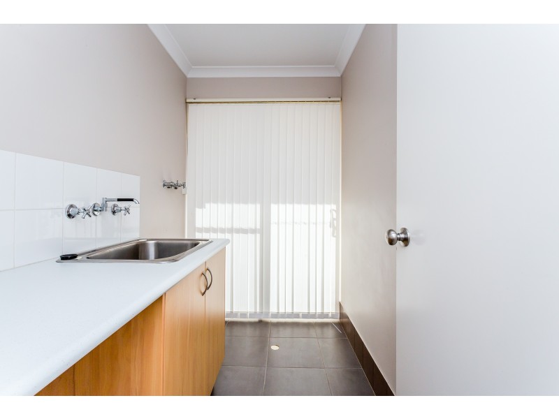 4 Santalum Circus, Halls Head WA 6210
