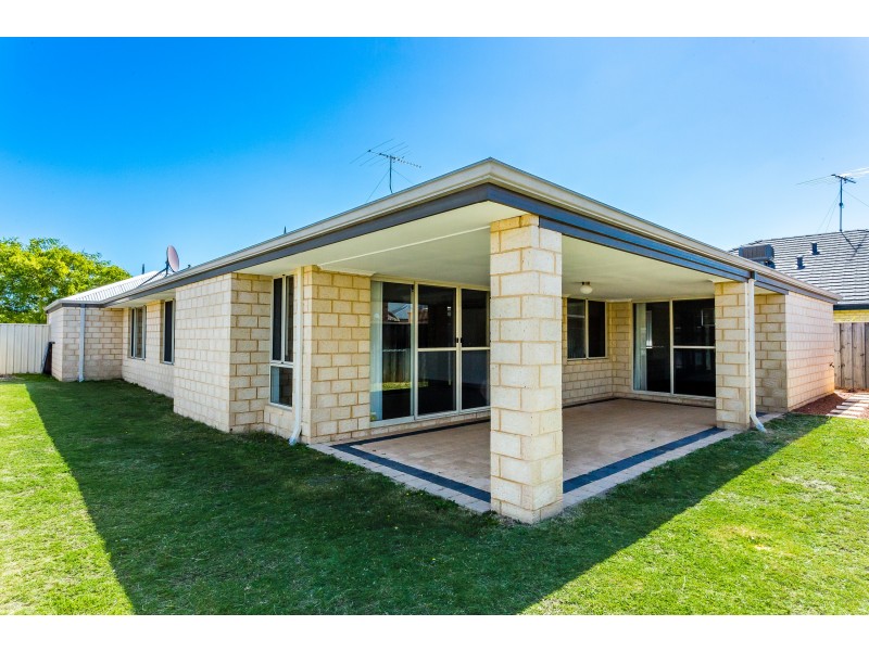 4 Santalum Circus, Halls Head WA 6210
