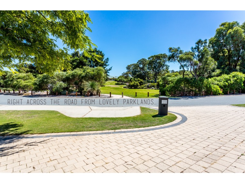 4 Santalum Circus, Halls Head WA 6210