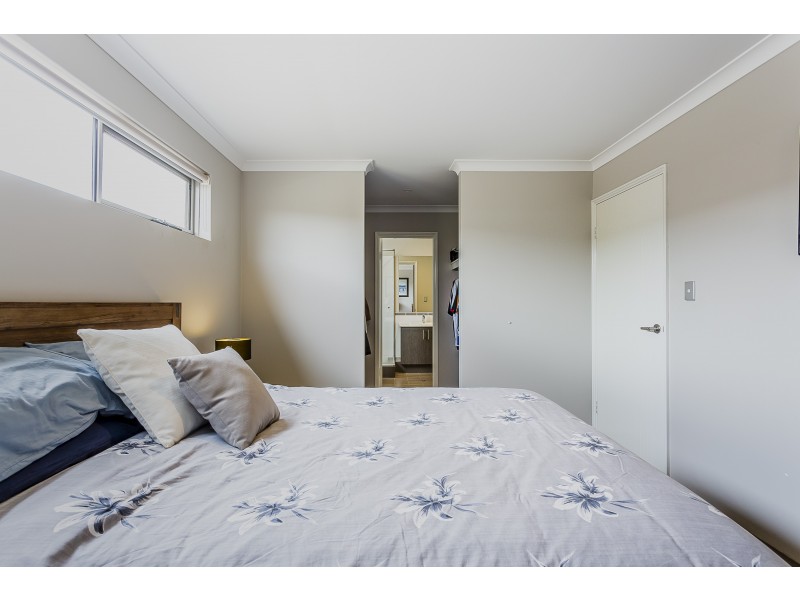 16 Narloo Way, Golden Bay WA 6174