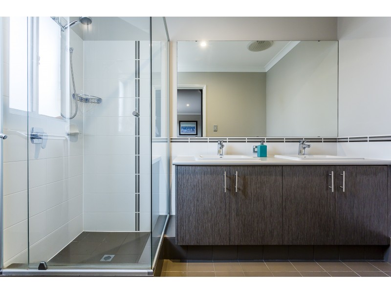 16 Narloo Way, Golden Bay WA 6174