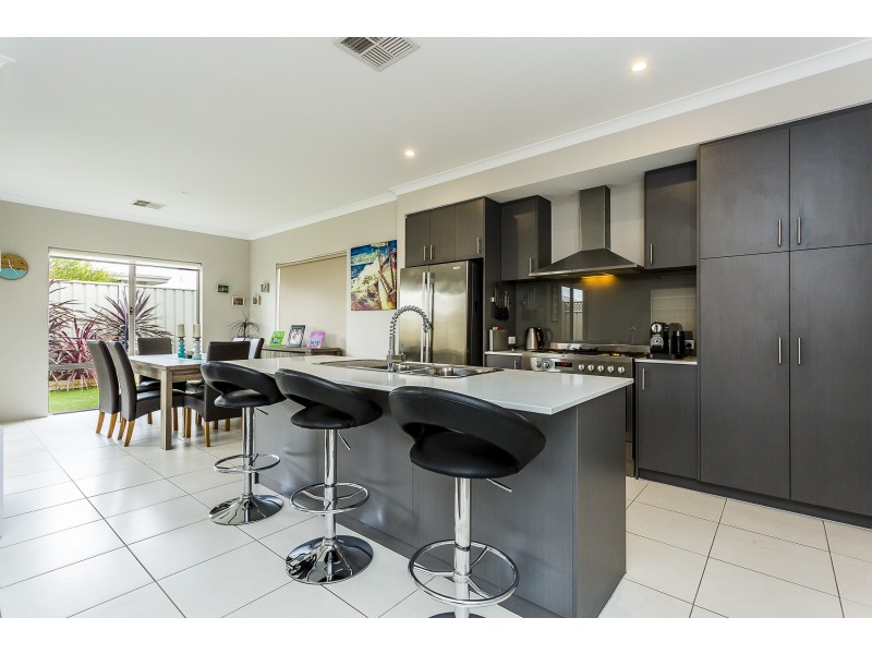 16 Narloo Way, Golden Bay WA 6174