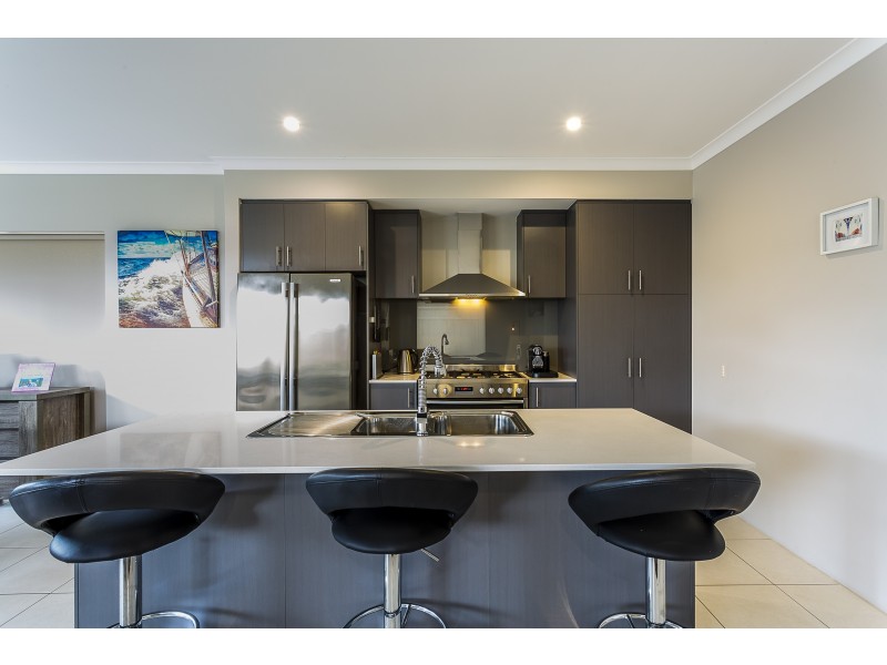 16 Narloo Way, Golden Bay WA 6174