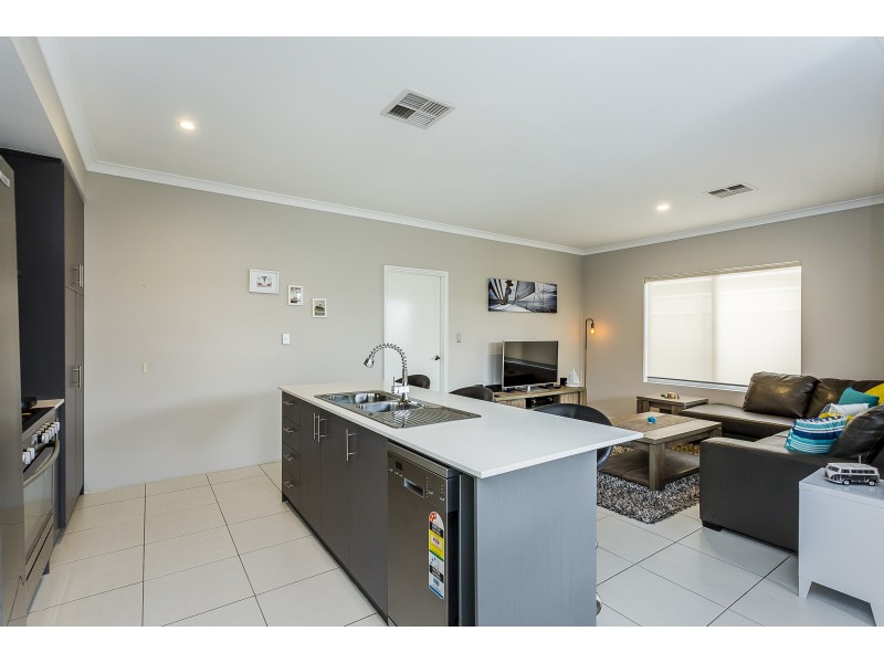 16 Narloo Way, Golden Bay WA 6174