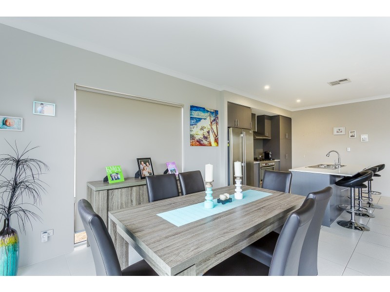 16 Narloo Way, Golden Bay WA 6174