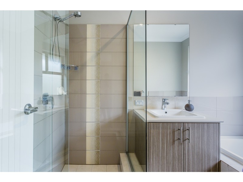 16 Narloo Way, Golden Bay WA 6174