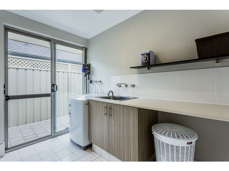 16 Narloo Way, Golden Bay WA 6174