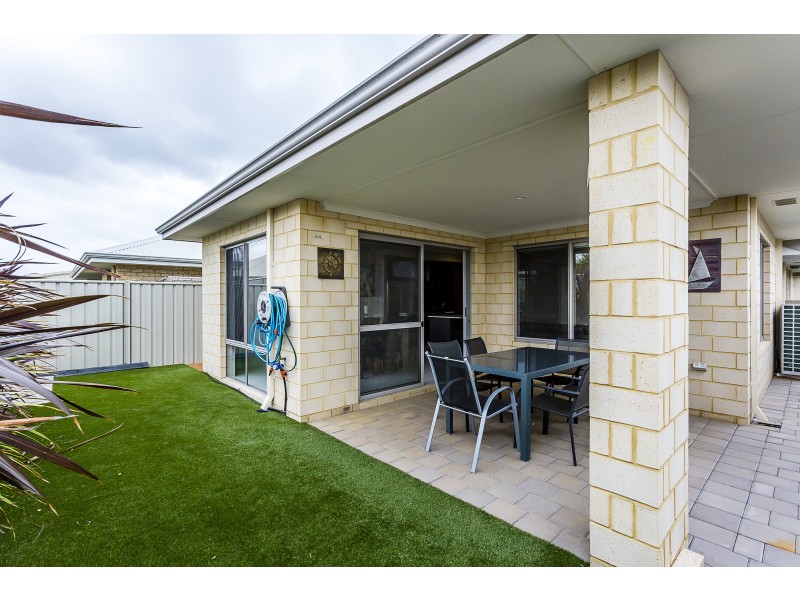 16 Narloo Way, Golden Bay WA 6174