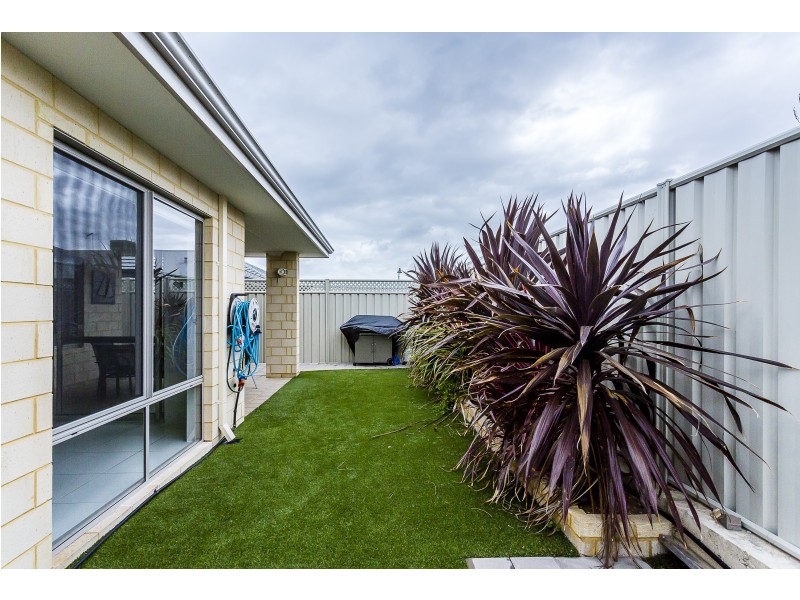 16 Narloo Way, Golden Bay WA 6174